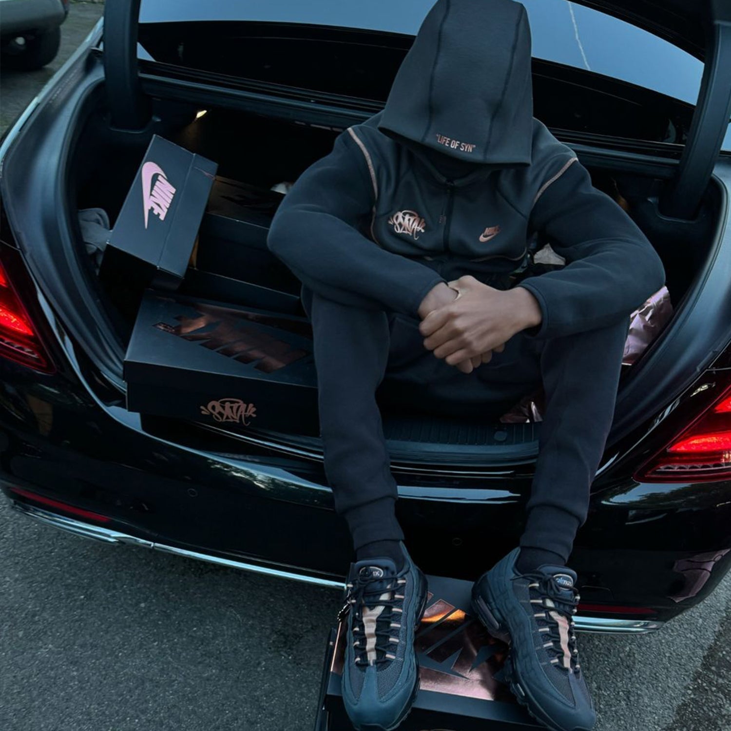 Tech Fleece Zip-Up Hoodie - Black / Bronze